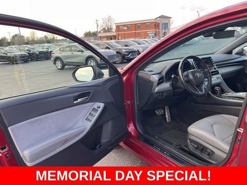 Used 2019 Toyota Avalon XSE w/ All Weather Liner Package FWD image 4