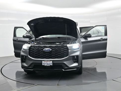 Used 2025 Ford Explorer ST-Line w/ ST-Line Street Pack image 36