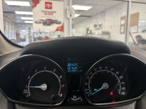 Used 2016 Ford Fiesta SE image 12