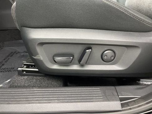 New 2026 Nissan Rogue SV w/ Cold Weather Package FWD image 32