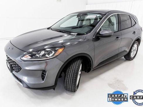 Used 2021 Ford Escape SE image 2
