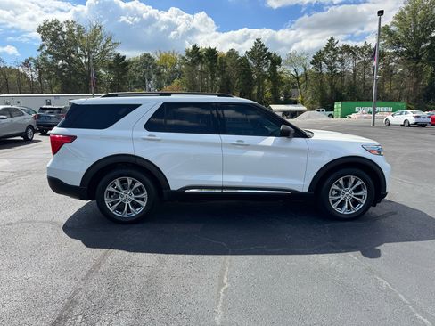 Used 2020 Ford Explorer XLT w/ Equipment Group 202A image 5