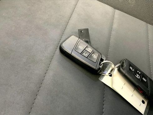 Used 2024 Volkswagen Taos SE image 11