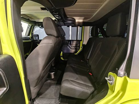 Used 2016 Jeep Wrangler Unlimited Sahara w/ Connectivity Group AWD/4WD image 20