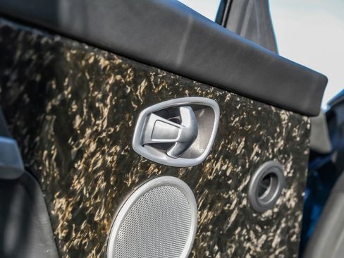 Used 2020 Aston Martin DB11 Coupe image 42