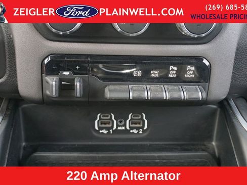 Used 2024 RAM 2500 Big Horn w/ Off Road Package AWD/4WD image 19