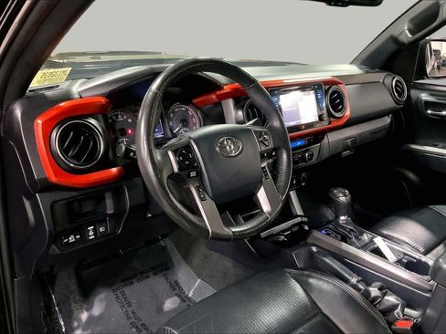 Used 2018 Toyota Tacoma TRD Sport AWD/4WD image 18