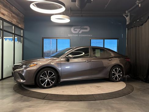 Used 2020 Toyota Camry SE w/ Convenience Package image 7