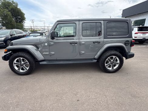 Used 2018 Jeep Wrangler Unlimited Sahara w/ Dual Top Group AWD/4WD image 4