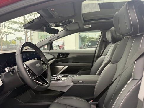 Certified 2025 Cadillac Optiq Sport 2 w/ LPO, Floor Liner Package AWD/4WD image 10