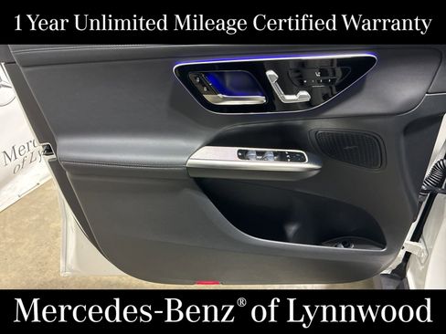 Used 2025 Mercedes-Benz GLC 300 4MATIC image 14