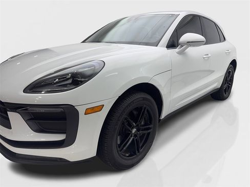 Used 2023 Porsche Macan Turbo image 11