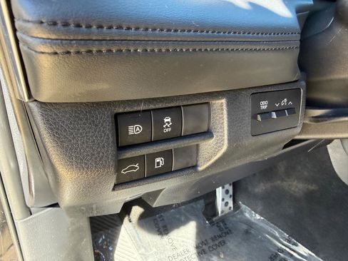 Used 2019 Toyota Avalon XSE image 18