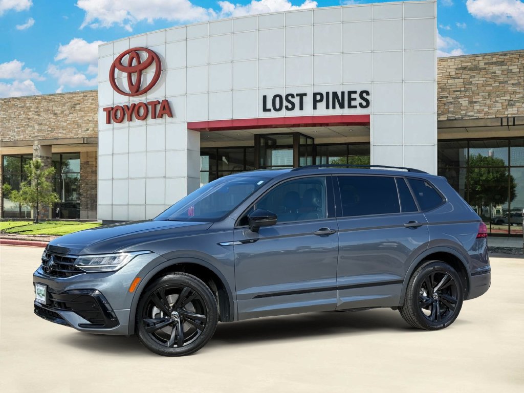 Used 2024 Volkswagen Tiguan SE R-Line FWD image 1