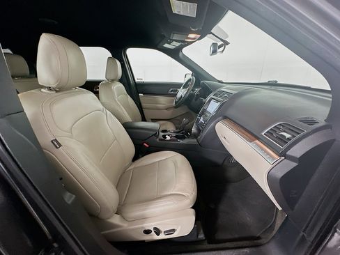 Used 2018 Ford Explorer Limited FWD image 32