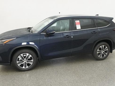 New 2026 Toyota Highlander XLE image 5