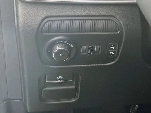 Used 2024 Jeep Wagoneer L Series II AWD/4WD image 11