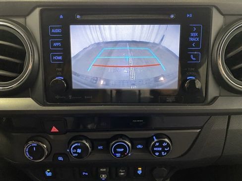 Used 2018 Toyota Tacoma TRD Sport w/ Technology Package image 19