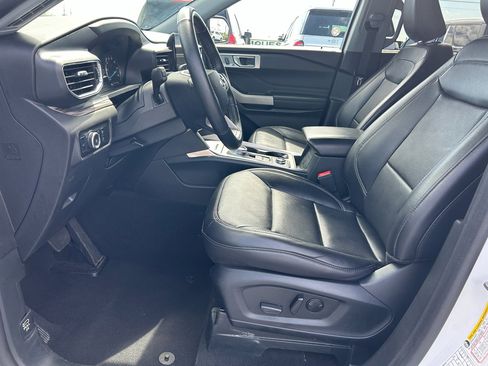 Used 2023 Ford Explorer Limited image 13