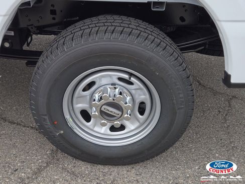 New 2026 Ford F250 XL w/ XL Chrome Package image 5