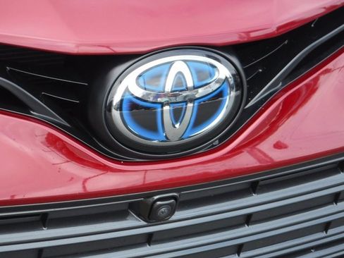 Used 2022 Toyota Camry XLE w/ Navigation Upgrade Package image 8