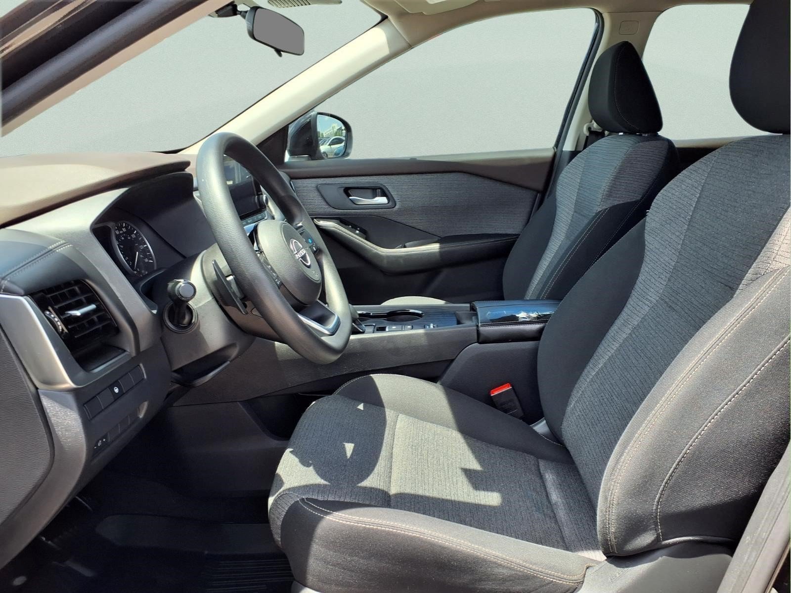 Used 2023 Nissan Rogue SV FWD image 10