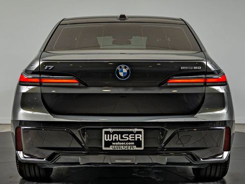 Used 2024 BMW i7 eDrive50 w/ M Sport Package RWD image 6