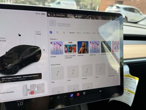 Used 2022 Tesla Model Y Long Range image 26