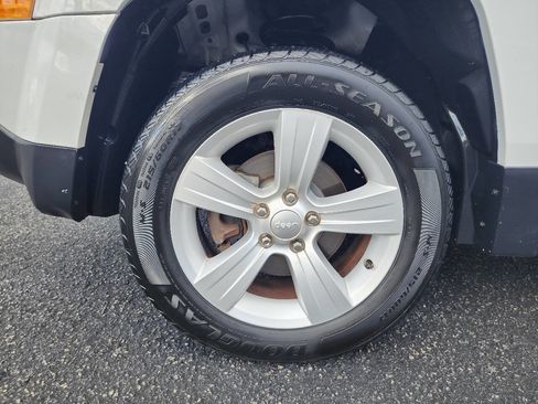 Used 2017 Jeep Patriot Latitude image 10