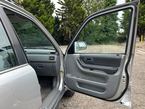 Used 1998 Honda CR-V EX image 33