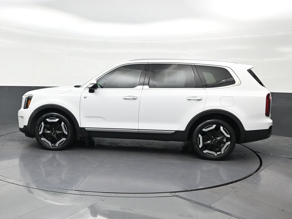 Used 2023 Kia Telluride S AWD/4WD image 2