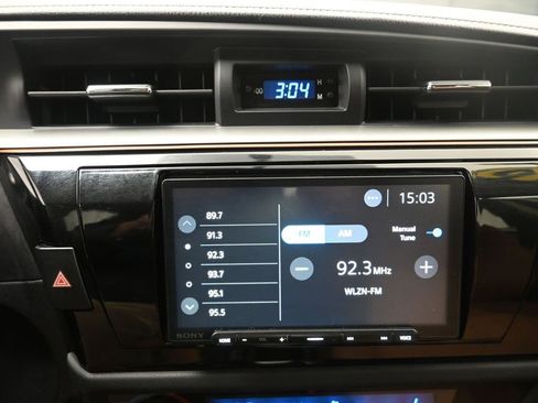 Used 2016 Toyota Corolla L image 11