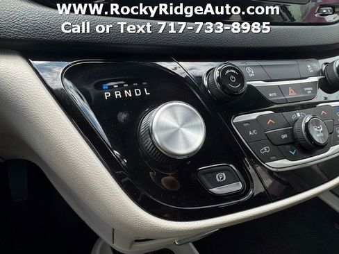Used 2023 Chrysler Voyager LX FWD image 19