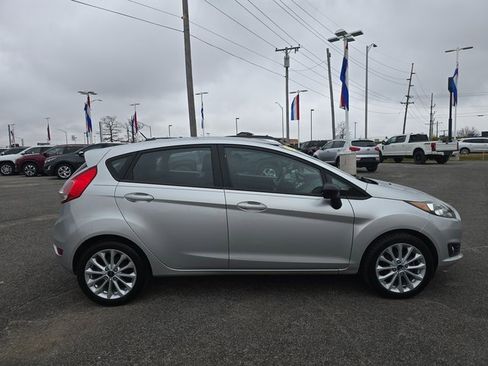 Used 2014 Ford Fiesta SE w/ Equipment Group 201A image 4