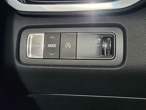 Used 2025 GMC Acadia Elevation FWD image 23