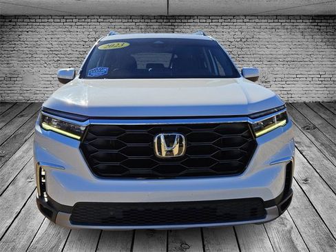 Used 2023 Honda Pilot Touring image 2