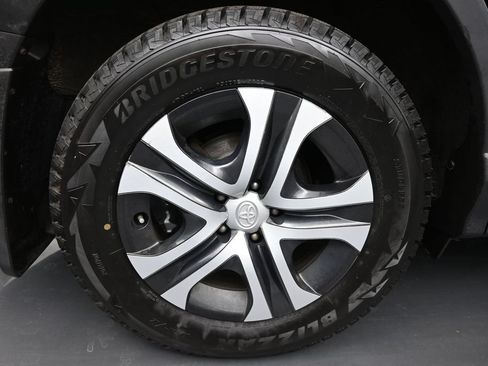 Used 2018 Toyota RAV4 LE w/ All Weather Liner Package AWD/4WD image 30