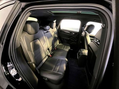 Certified 2023 Porsche Cayenne AWD/4WD image 23