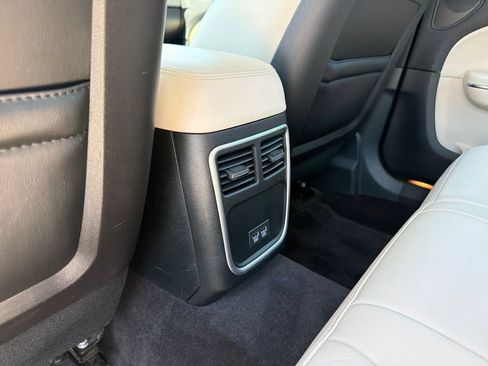 Used 2017 Chrysler 300 Limited w/ 300 Premium Group RWD image 12