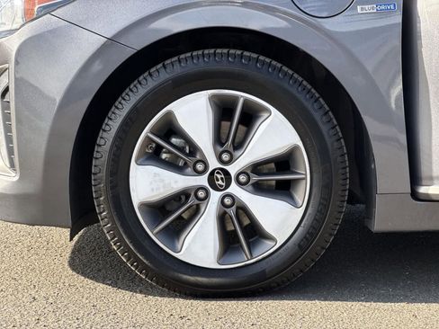 Used 2019 Hyundai Ioniq Plug-In Hybrid image 12