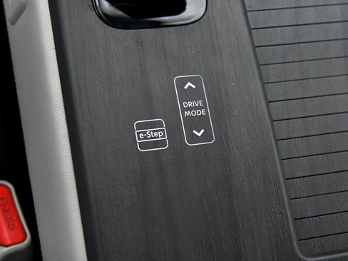 Used 2023 Nissan Ariya FWD image 31