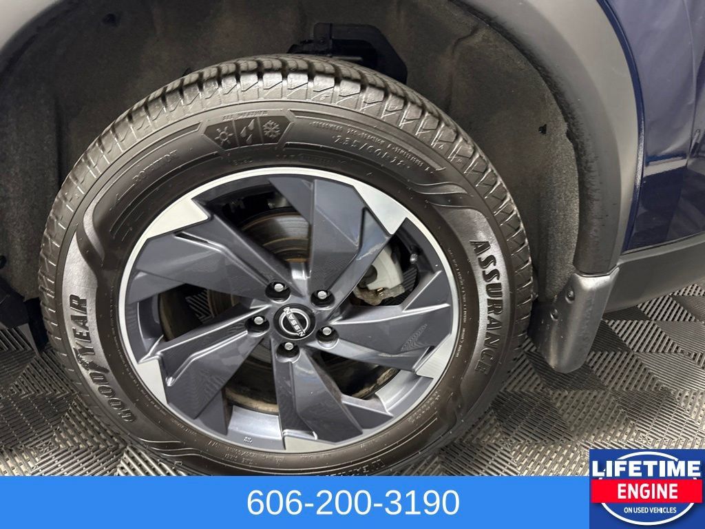 Used 2024 Nissan Rogue SV w/ SV Premium Package AWD/4WD image 12