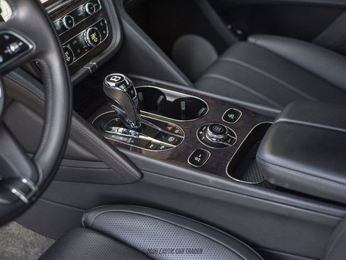 Used 2021 Bentley Bentayga AWD/4WD image 22