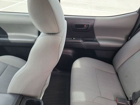 Used 2018 Toyota Tacoma SR w/ SR Convenience Package image 11
