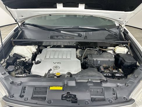 Used 2012 Toyota Highlander Limited w/ Tow Pkg image 35