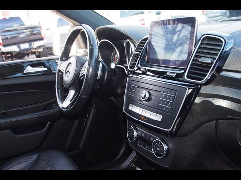 Used 2018 Mercedes-Benz GLS 450 4MATIC image 10