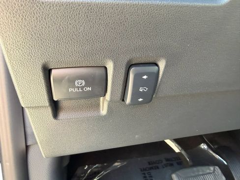 Used 2025 Ford F250 Lariat AWD/4WD image 27