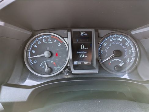 Used 2021 Toyota Tacoma TRD Off-Road image 17