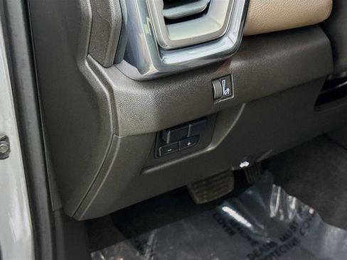 Used 2024 GMC Canyon Denali image 12