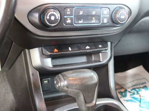 Used 2017 Chevrolet Colorado LT AWD/4WD image 18